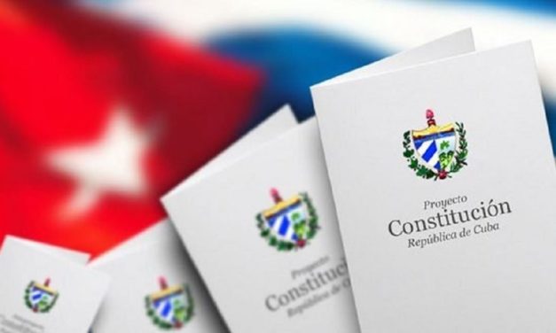 ¿Por qué otra Constitución comunista?