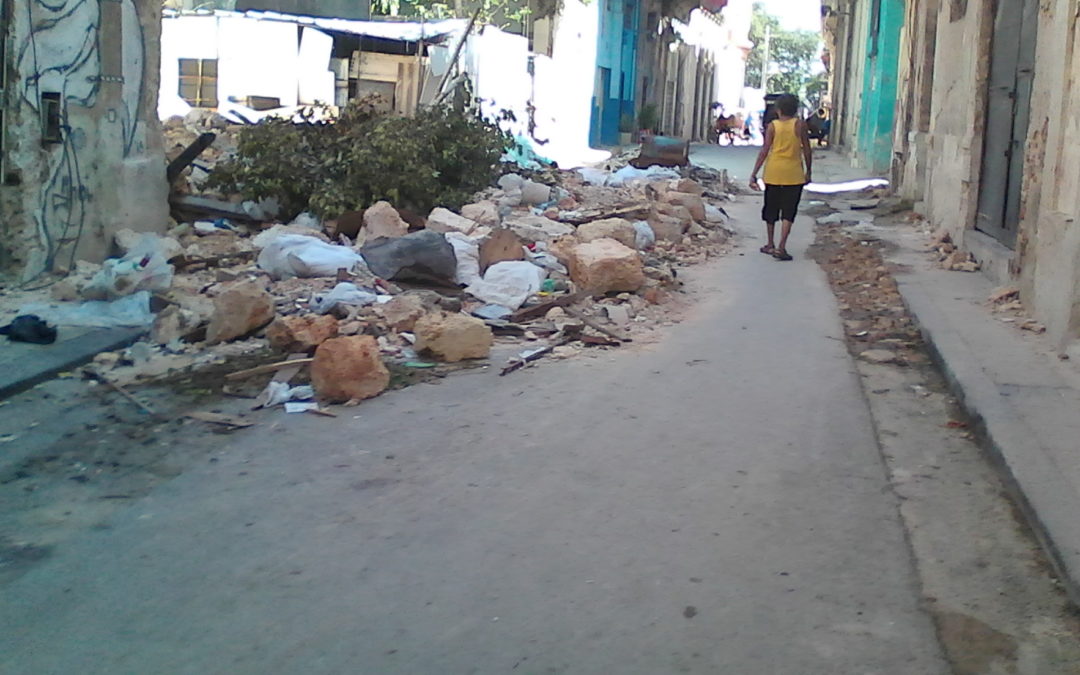 Basura acumulada en las calles, grave peligro al acecho
