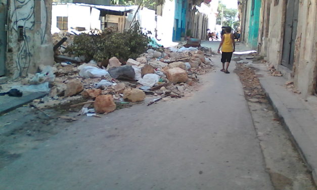 Basura acumulada en las calles, grave peligro al acecho