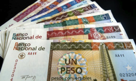 Con los pesos cubanos convertibles, CUC, el régimen ha confiscado miles de millones de dólares
