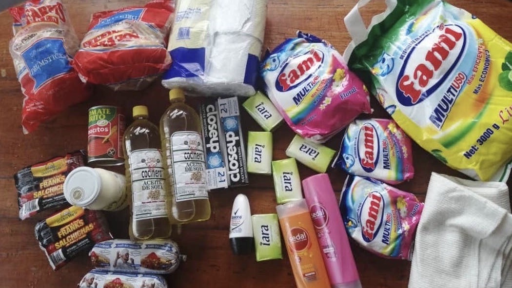 Régimen cubano vende módulos de alimentos y productos de extrema necesidad al doble de un salario mínimo