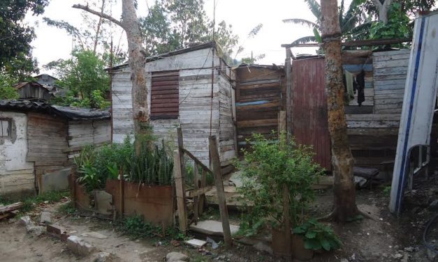 La “revolución” arrecia desalojo de familias pobres