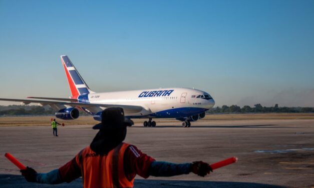Cuba ni paga la deuda, ni ya sus aviones vuelan