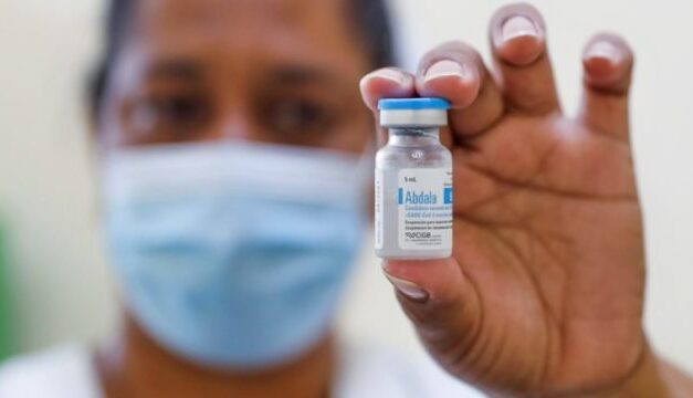 Campaña internacional para vender vacuna Abdala sin aval de la OMS