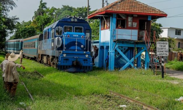 Menos guaguas y trenes plasman el futuro feudal que anunciaba Fidel Castro